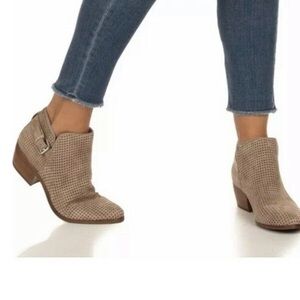 Sam Edelman Pipp Putty Beige Suede Booties